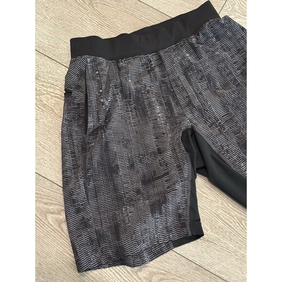 Lululemon Shorts Men's Medium Black Grey Pace Breaker T.H.E Unlined Gym Yoga - Picture 2 of 6